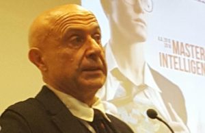 Marco Minniti che inaugura nell'Aula Magna dell'Università della Calabria l'edizione dell'anno scorso del Master in Intelligence.