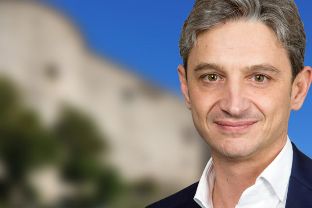 Giuseppe Mangialavori, candidato di Forza Italia al Senato per la Calabria. Sanità, turismo e politiche sociali tra gli obiettivi.