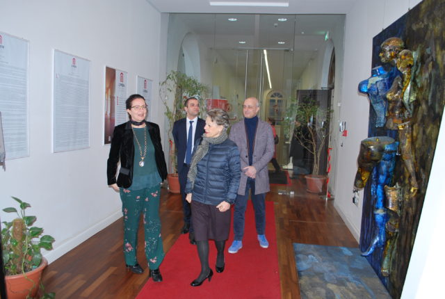 Simonetta Agnello Hornby al Museo Limen Arte. La scrittrice di fama internazionale in visita alla mostra d’arte contemporanea della camera di commercio di Vibo Valentia.